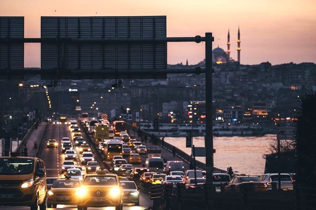 Gün batımında İstanbul trafiği